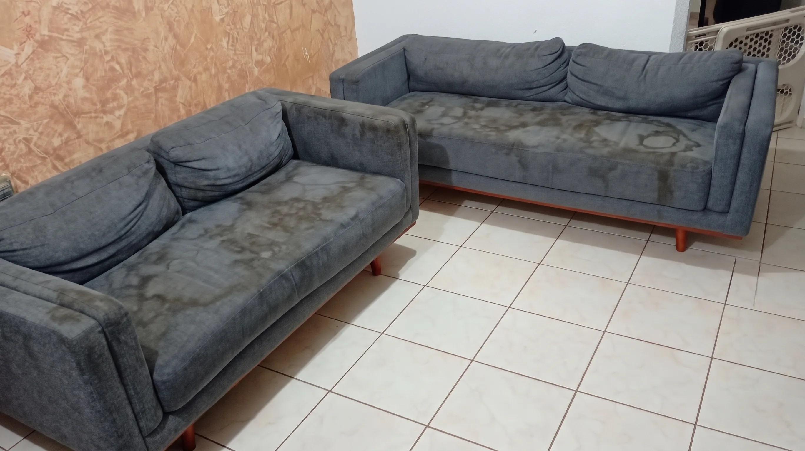 Sala de tela antes del lavado profundo